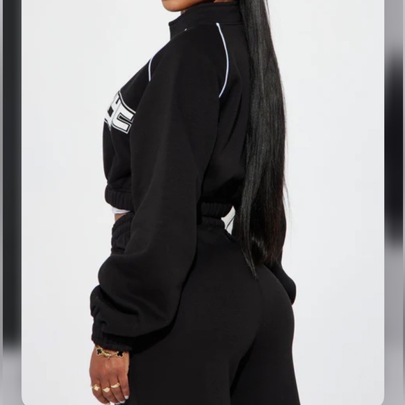 NYC Cropped Sweatshirt and Wide Leg Sweat Pants Set - Picture 3 of 5